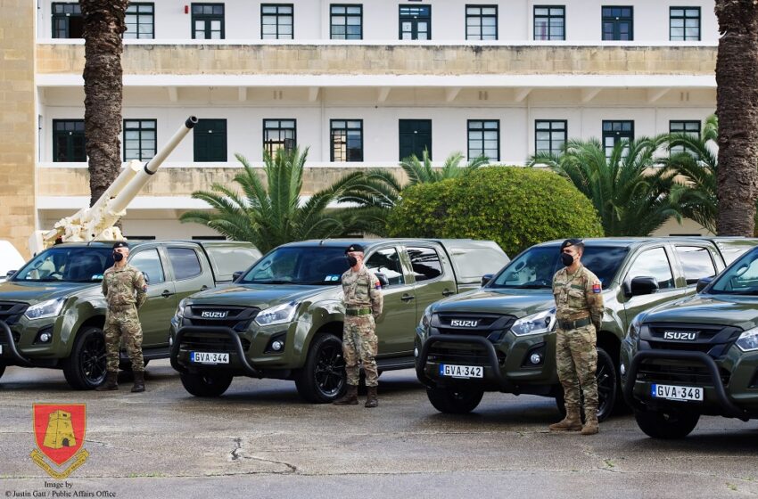  L-Armata Tissaħħaħ Bi 23 Vettura Ġdida