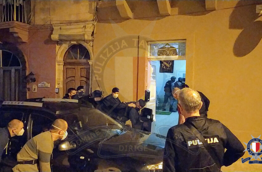  Bil-Filmat: Arrestat Raġel Perikoluż Fil-Pietà Wara Operazzjoni Drammatika Li Damet Iżjed Minn 6 Sigħat