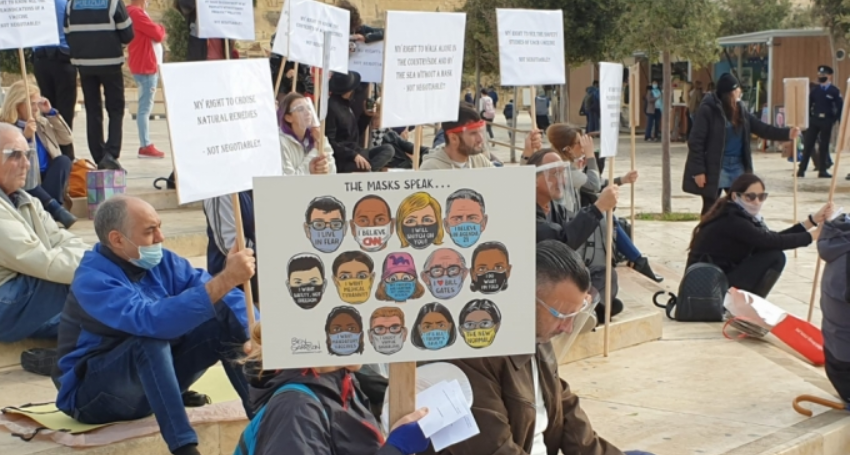  Protesta Fil-Belt Valletta Kontra L-Użu Tal-Maskri U L-Vaċċin Tal-Covid-19
