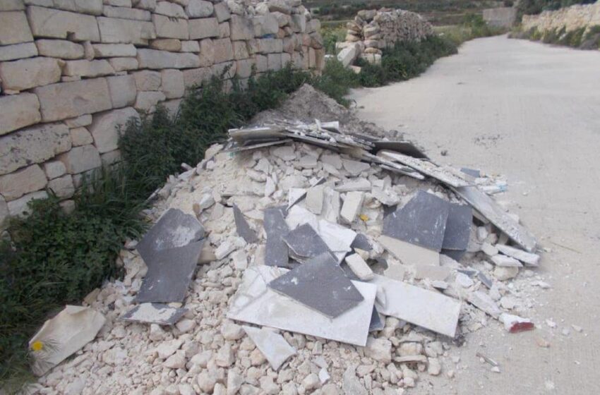  Mormija Kamra Sħiħa Tal-Banju B’Mod Illegali