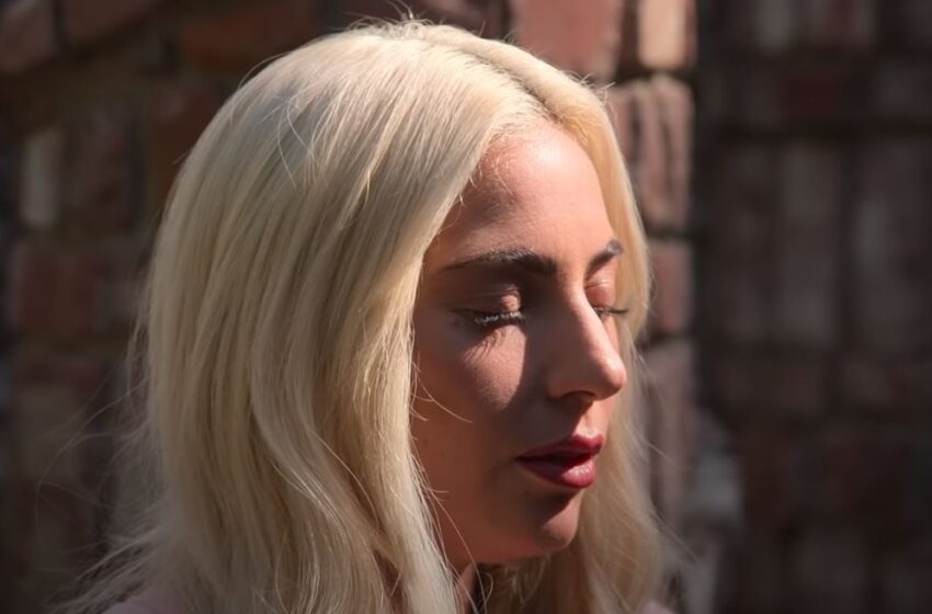  Lady Gaga B’Emozzjoni Titkellem Fuq L-Istupru Li Għaddiet Minnu