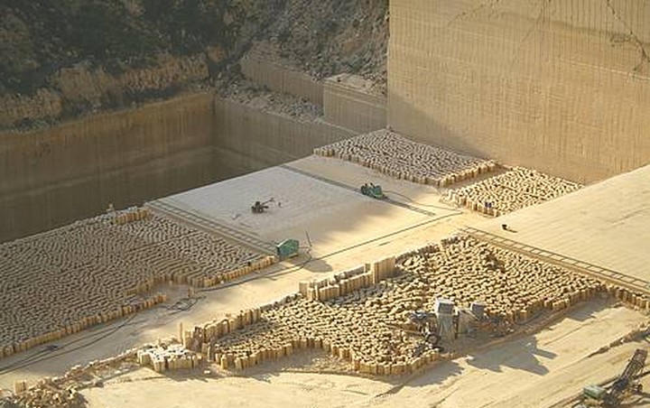  Talba Mis-Sidien Tal-Barrieri biex Jerġgħu Jiftħu