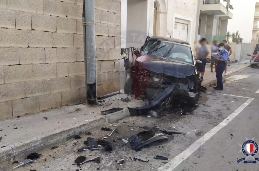  Mara Tweġġa’ Gravi Wara Li Baqgħet Dieħla F’Karru Ta’ Dgħajsa U Karozza fl-Imġarr