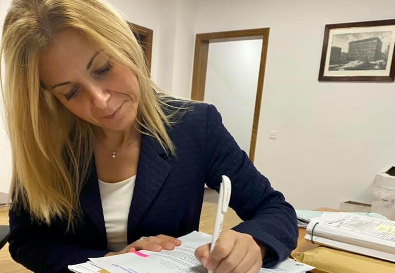  Dalgħodu L-Ministru Justyne Caruana Ffirmat Il-Warrant Ta’ 41 Għalliem