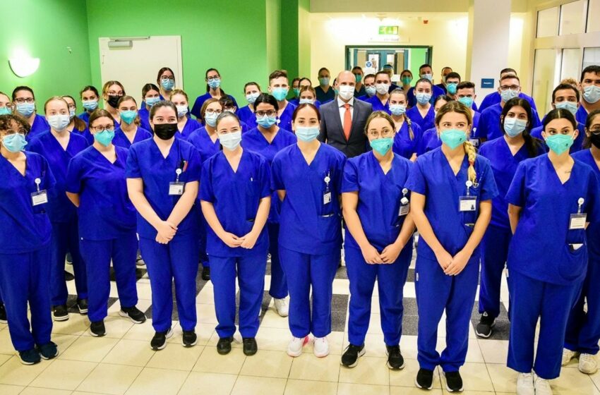  “122 Nurse U 14-il Midwife Ġodda Fis-Servizz Tas-Saħħa” – Id-DPM Chris Fearne