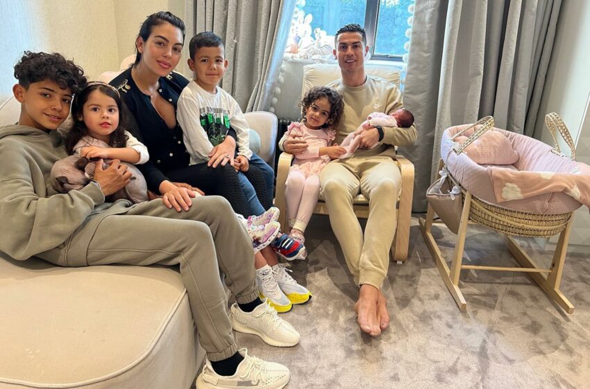  Cristiano Ronaldo U Martu Georgina Jirritornaw Lura D-Dar Bit-Tarbija Wara Jiem Ta’ Emozzjonijiet