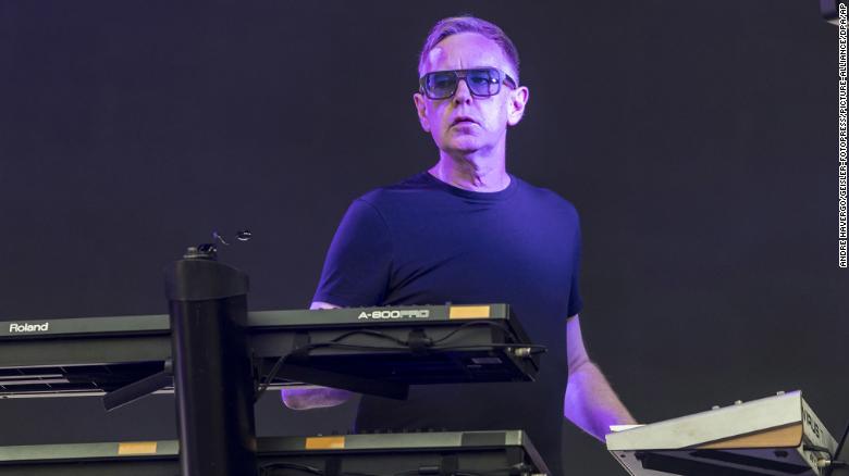  Imut Andy Fletcher Fl-Età Ta’ 60 Sena – Il-Pjanista Tal-Grupp Depeche Mode