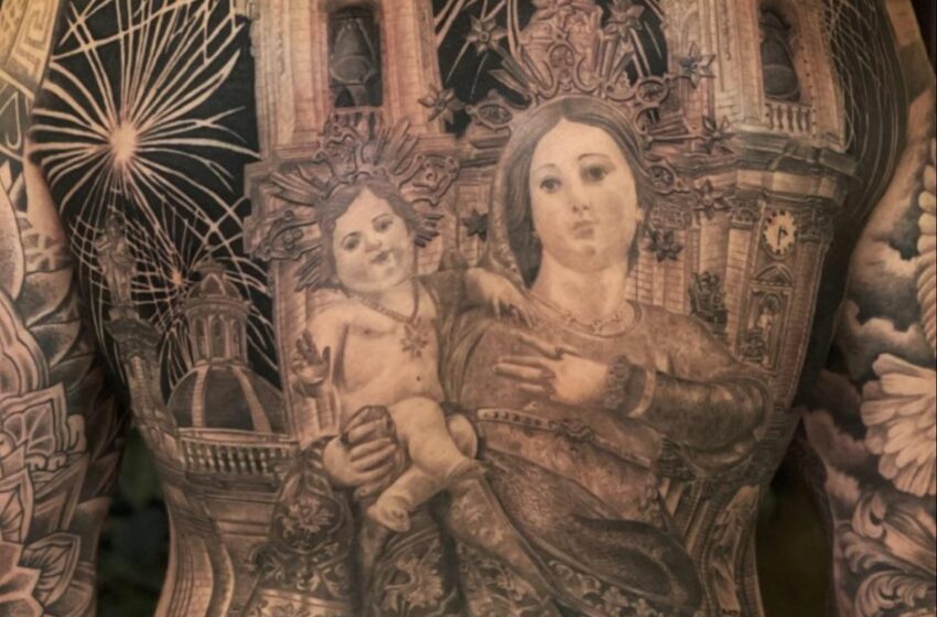  Il-Madonna Tal-Grazzja Tispiċċa Tattoo Fuq Dahar Xi Ħadd